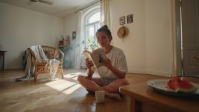 Коли за вікном +30: чому цього літа варто втекти в хокей, кохання і хороші книжки Коли за вікном +30: чому цього літа варто втекти в хокей, кохання і хороші книжки