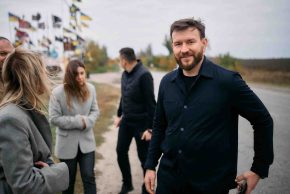 Дениса Улютіна перепризначили міністром: у Мінсоцполітики звітують про житло для ВПО, протези, підтримку родин і нову пенсійну реформу